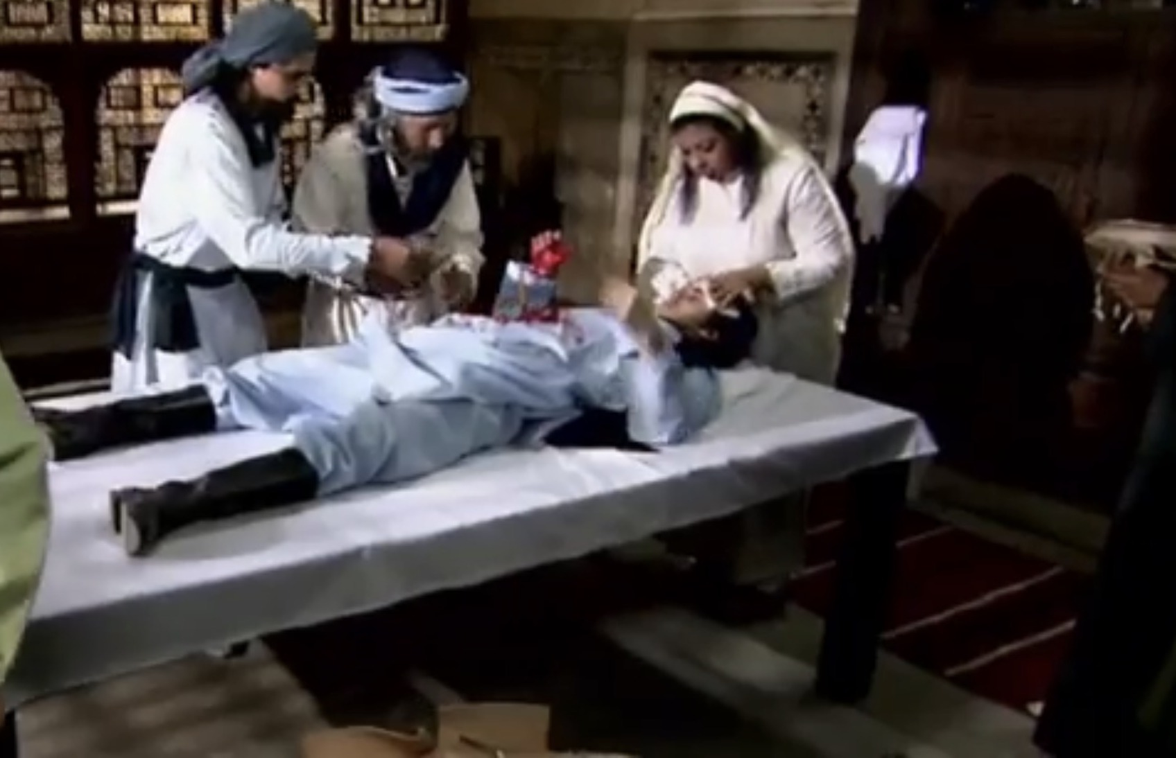 Scène historique du documentaire consacré à Al-Zahrawi